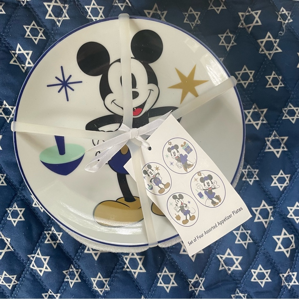 NWT Disney Minnie and Mickey set of four Hanukkah appetizer plates